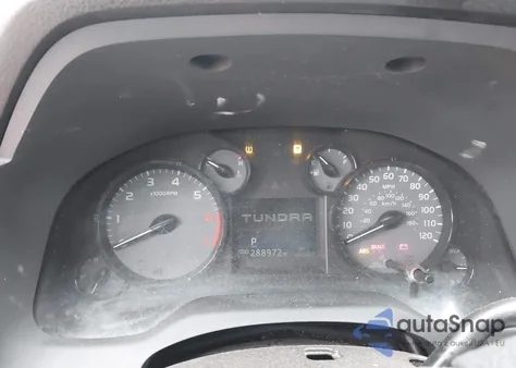 2017 Toyota Tundra Sr 5.7L V8 z USA, uszkodzony, nr VIN 5TFCY5F14HX021049